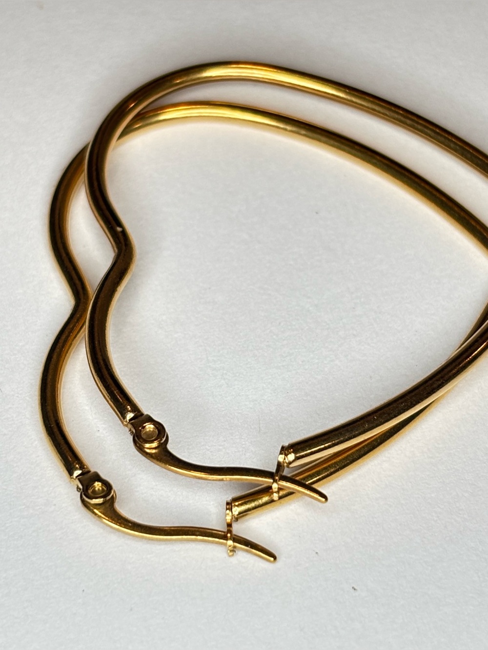 Heart Hoop Earrings 2” Gold Tone Pierced Vintage Y2K - Picture 2 of 4